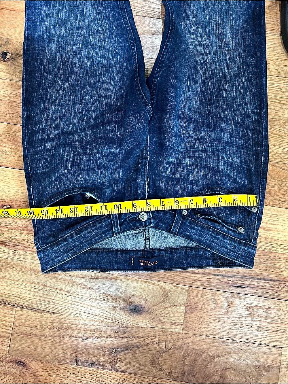 Levi 528 Boot Cut Jeans in Blue - Picture 2 of 4